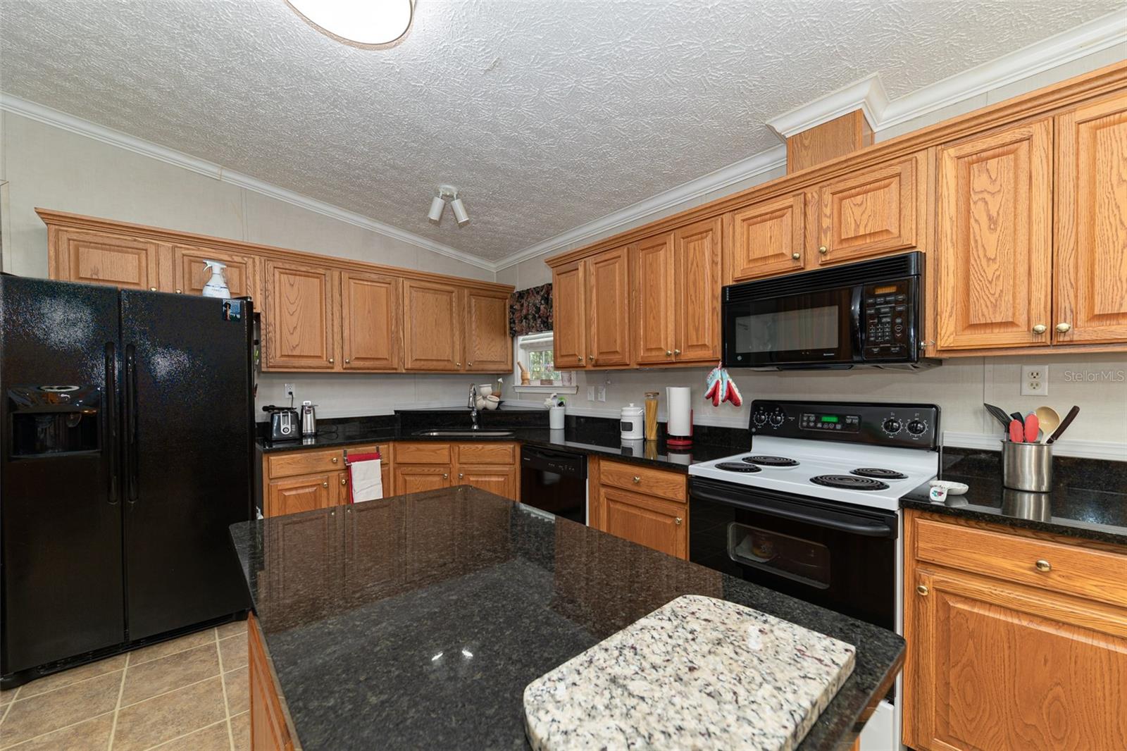 TOWERING OAKS - Residential