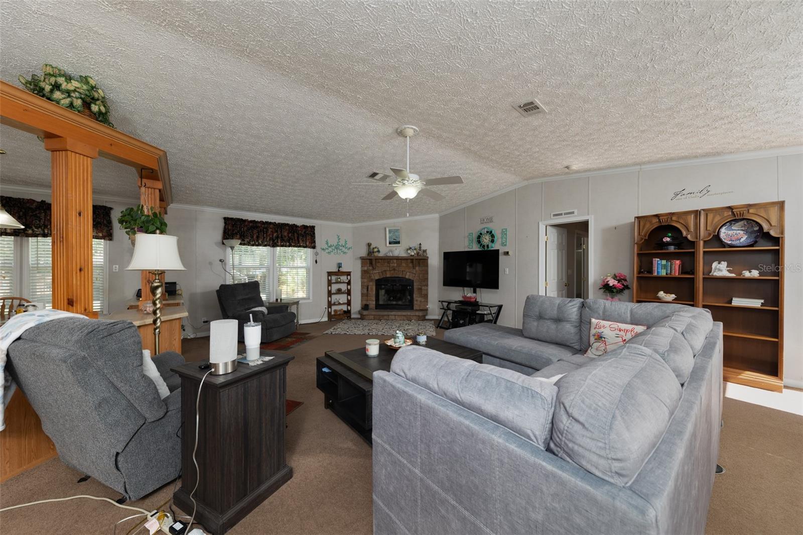 TOWERING OAKS - Residential