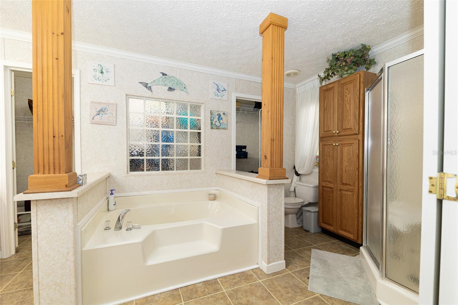 TOWERING OAKS - Residential