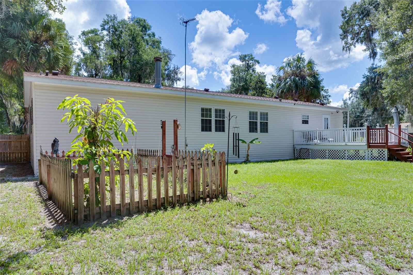 TOWERING OAKS - Residential