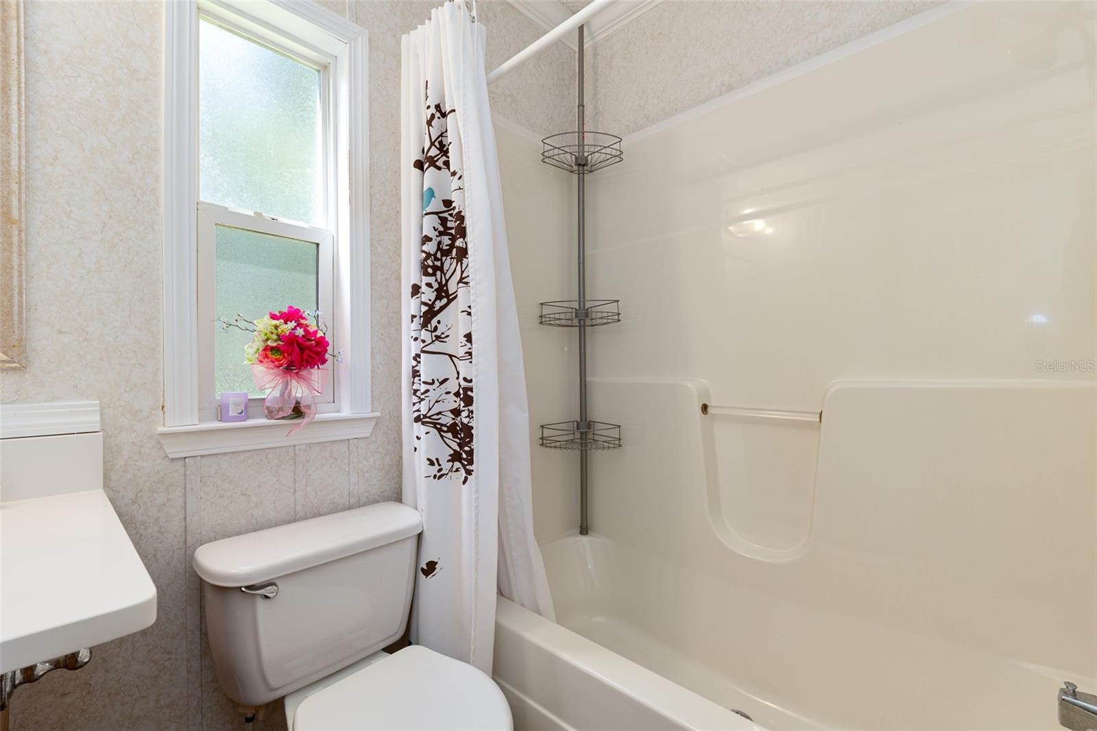 TOWERING OAKS - Residential