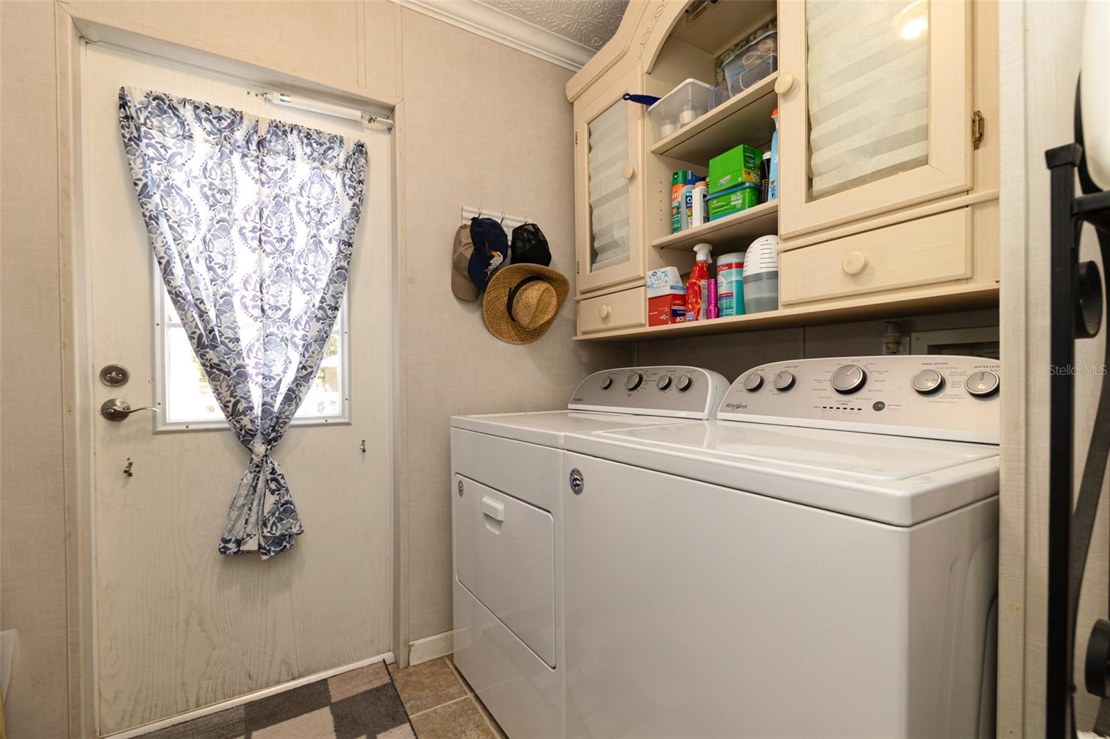 TOWERING OAKS - Residential