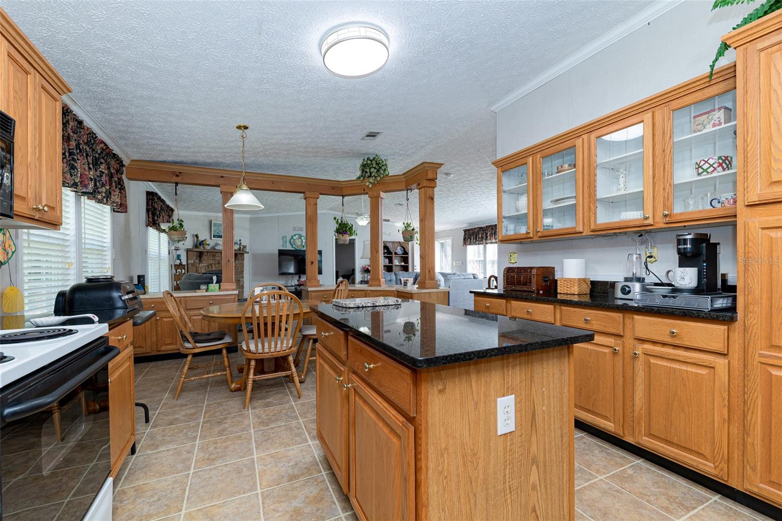 TOWERING OAKS - Residential