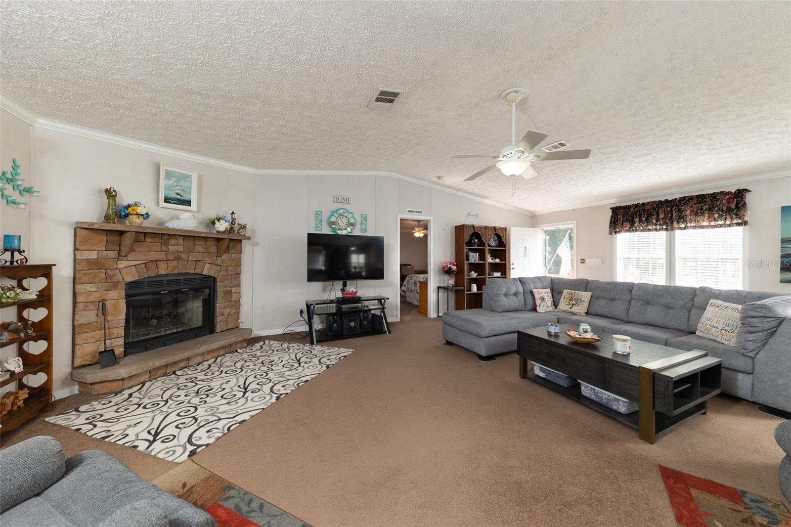 TOWERING OAKS - Residential