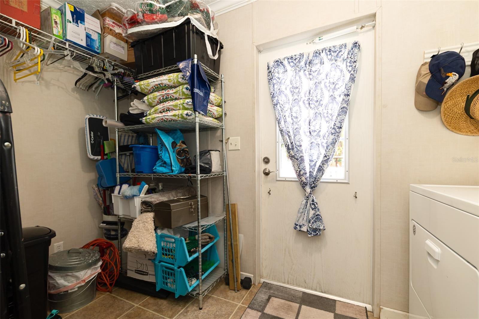 TOWERING OAKS - Residential