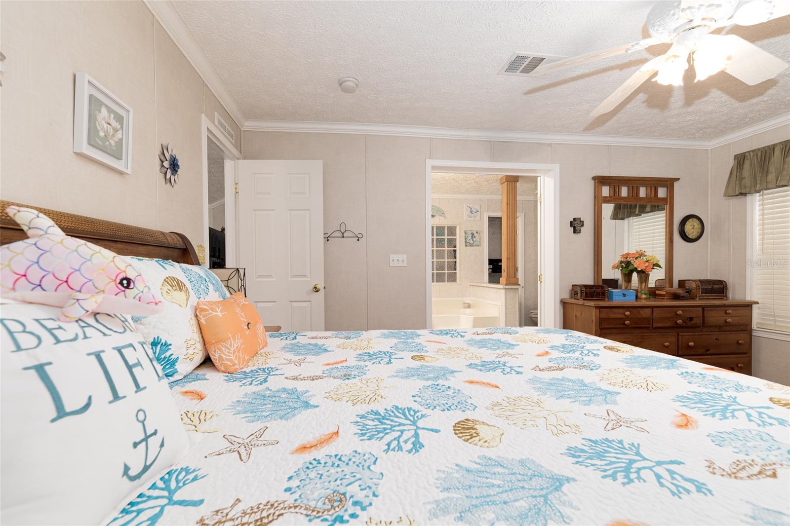 TOWERING OAKS - Residential