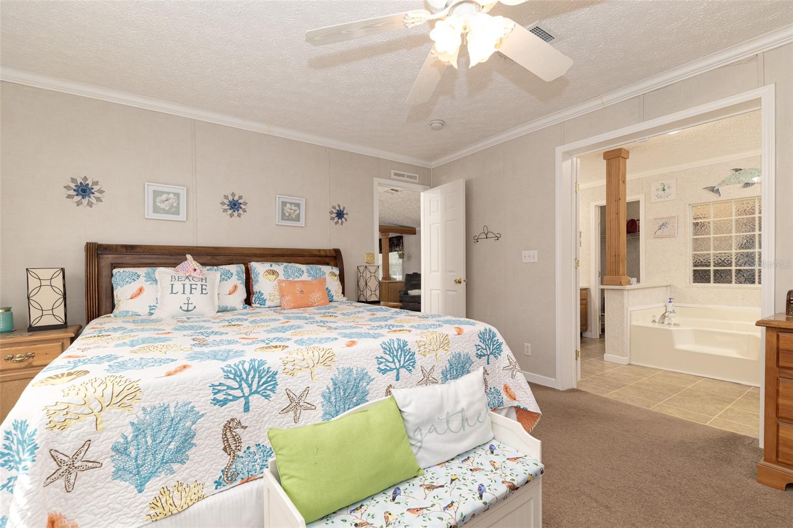 TOWERING OAKS - Residential