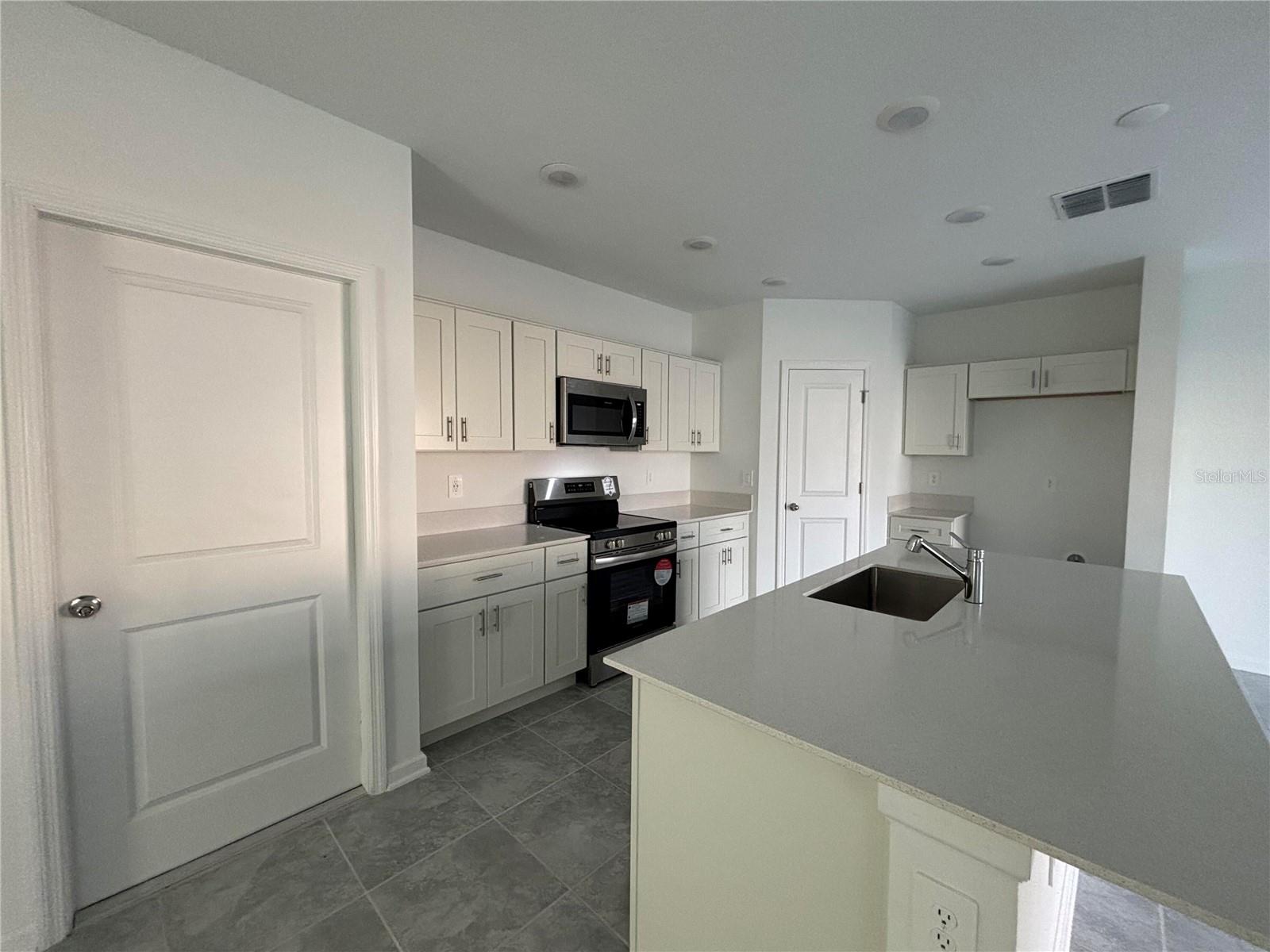 RANCHES/LK MCLEOD II - Residential