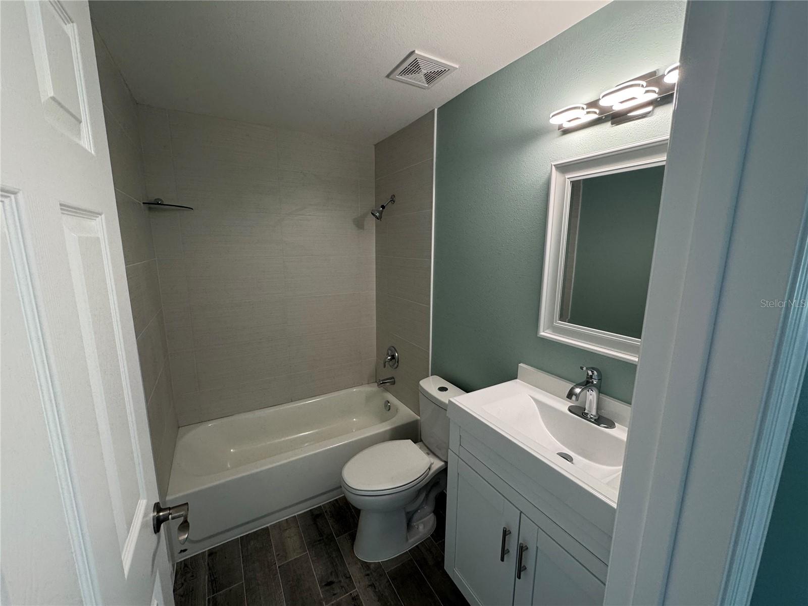VENETIAN ARMS SEC 1 - Residential Lease