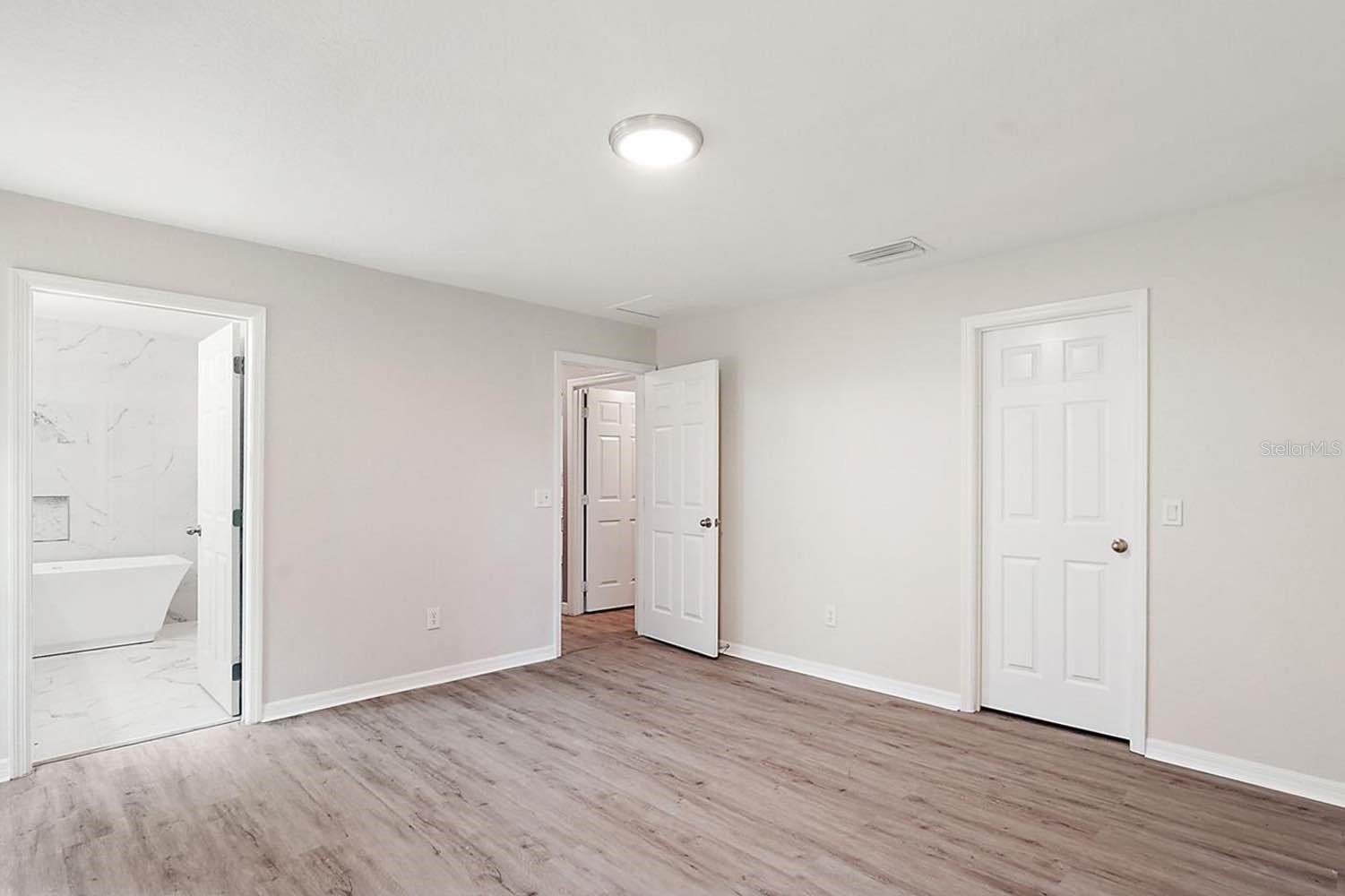 SILVER SPGS SHORES UN 24 - Residential Lease