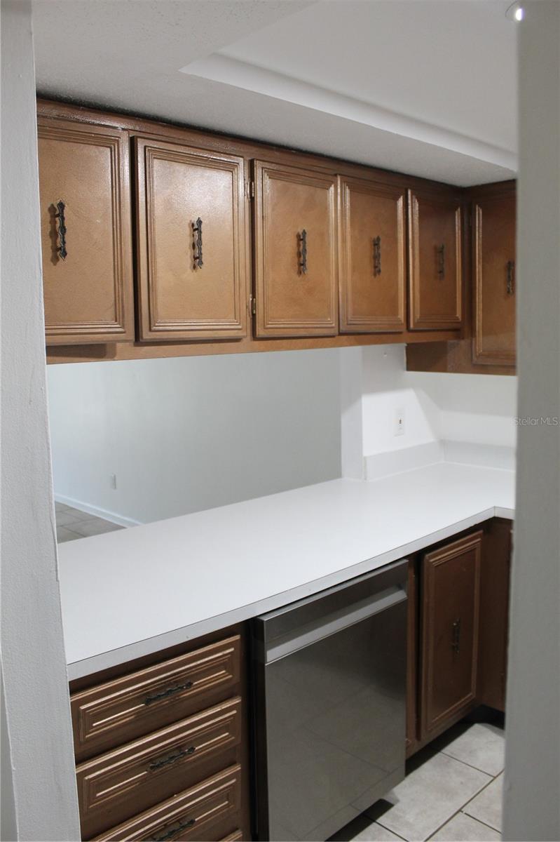 HOLIDAY OAKS CONDO - Residential Lease