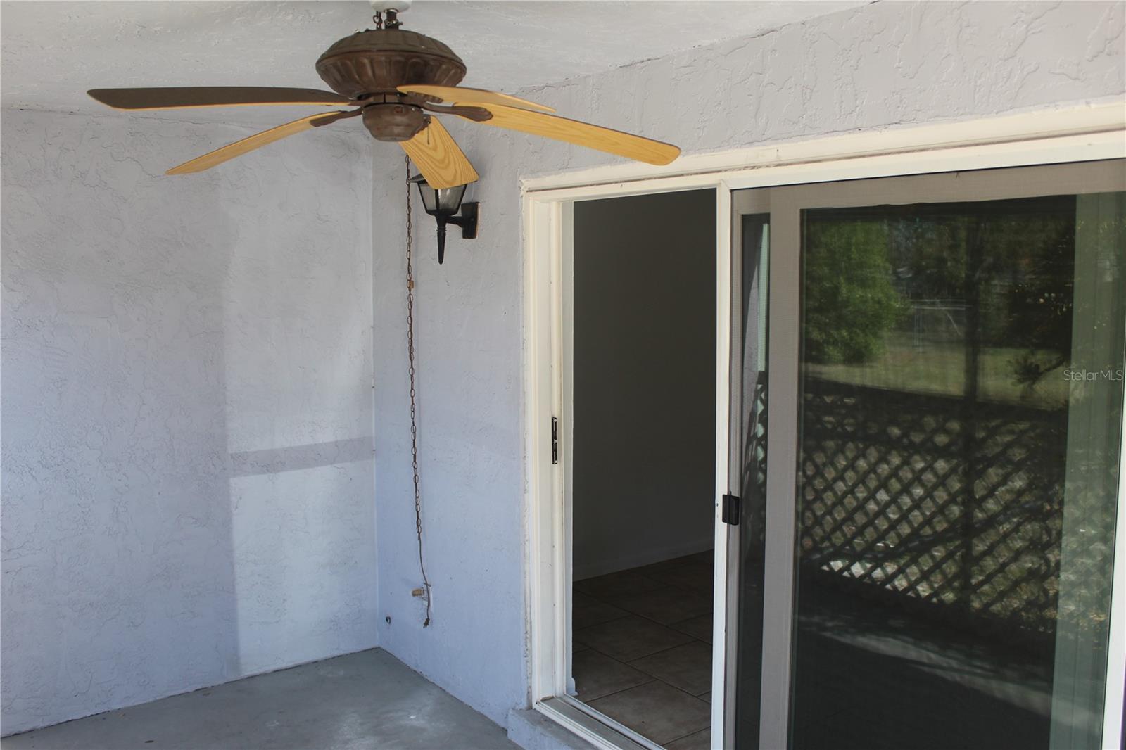 HOLIDAY OAKS CONDO - Residential Lease