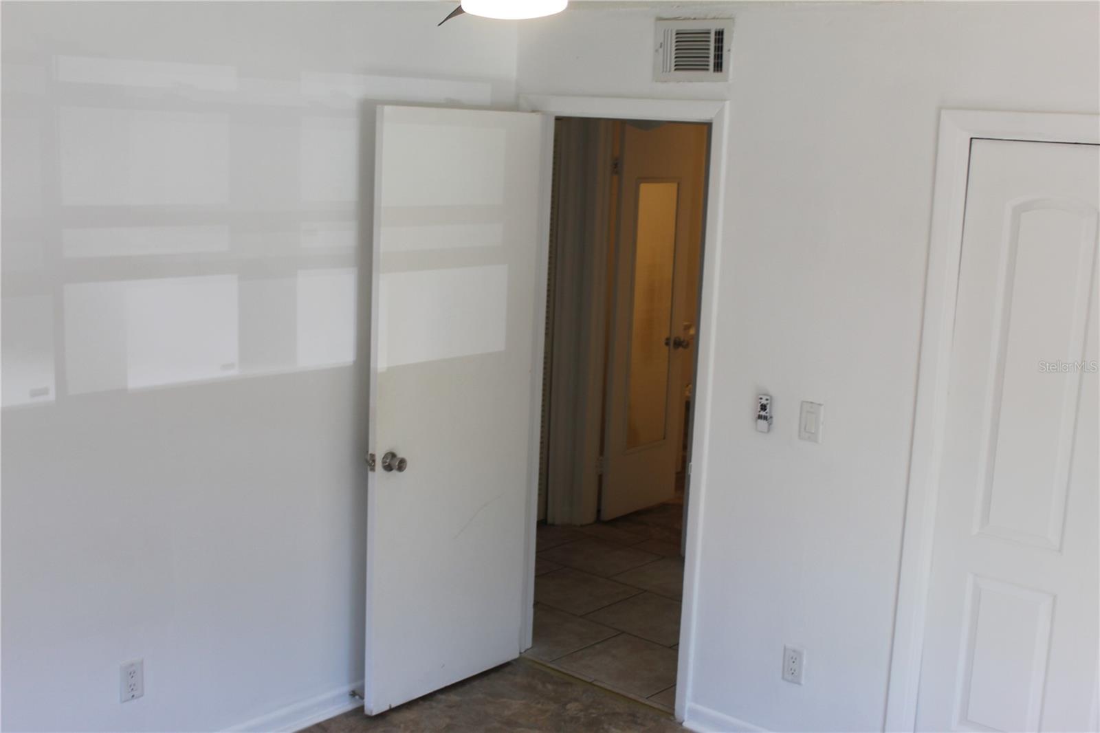 HOLIDAY OAKS CONDO - Residential Lease