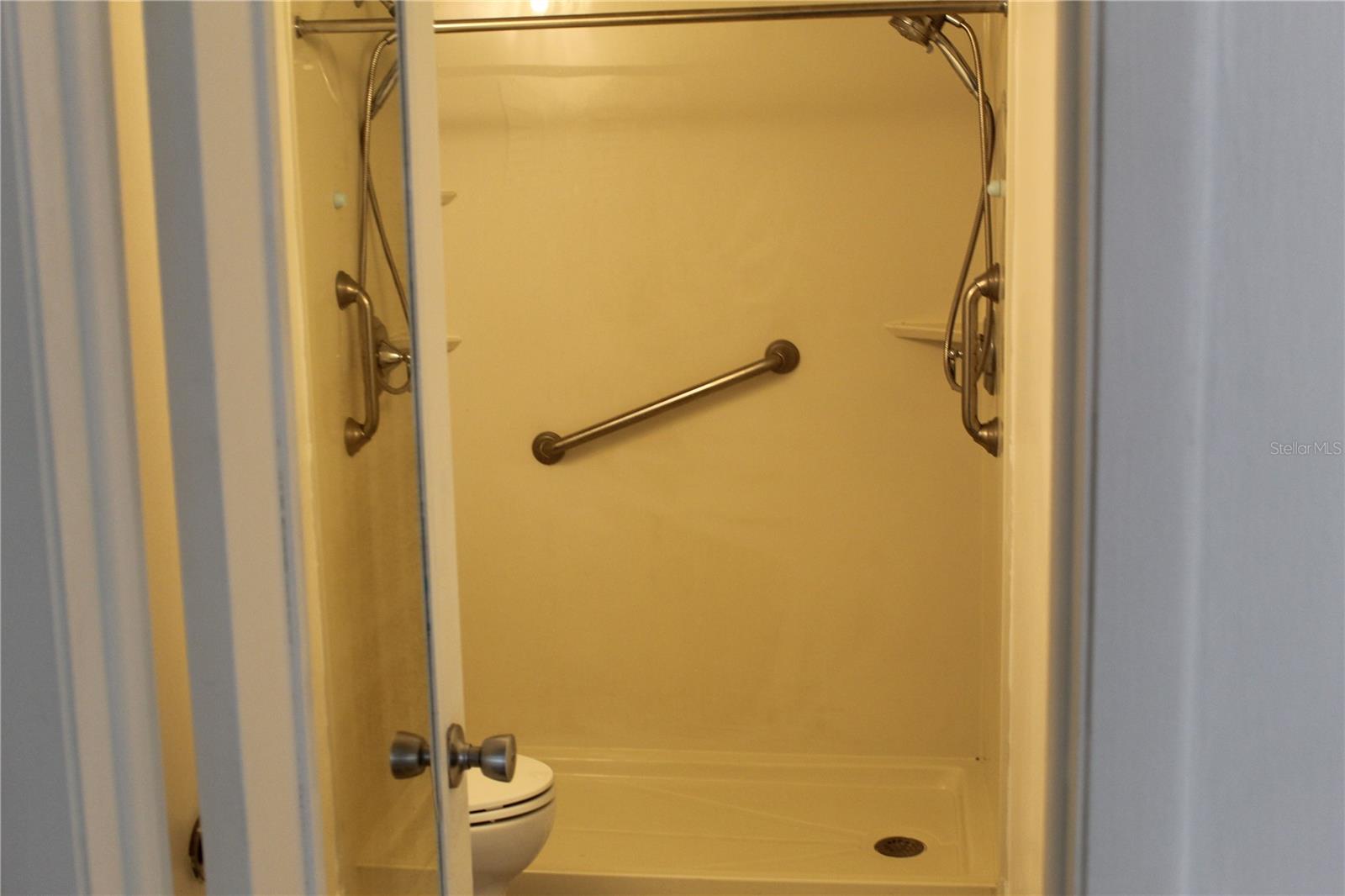 HOLIDAY OAKS CONDO - Residential Lease