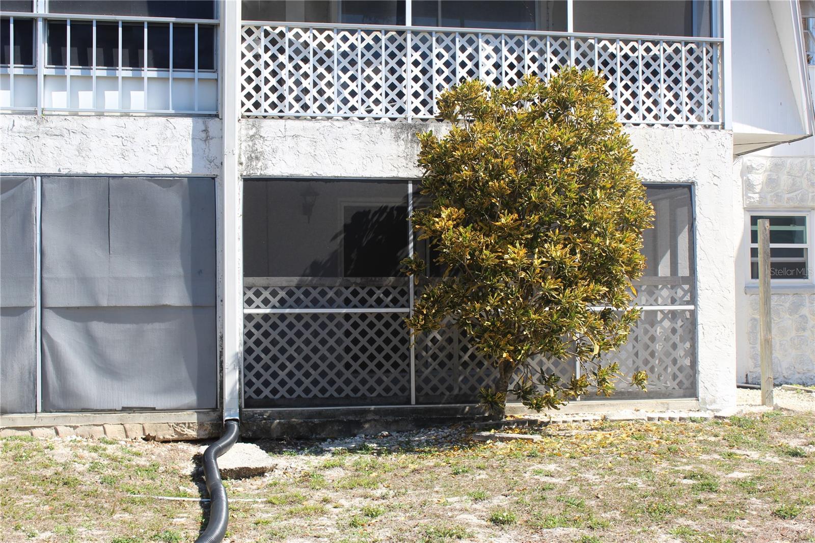 HOLIDAY OAKS CONDO - Residential Lease