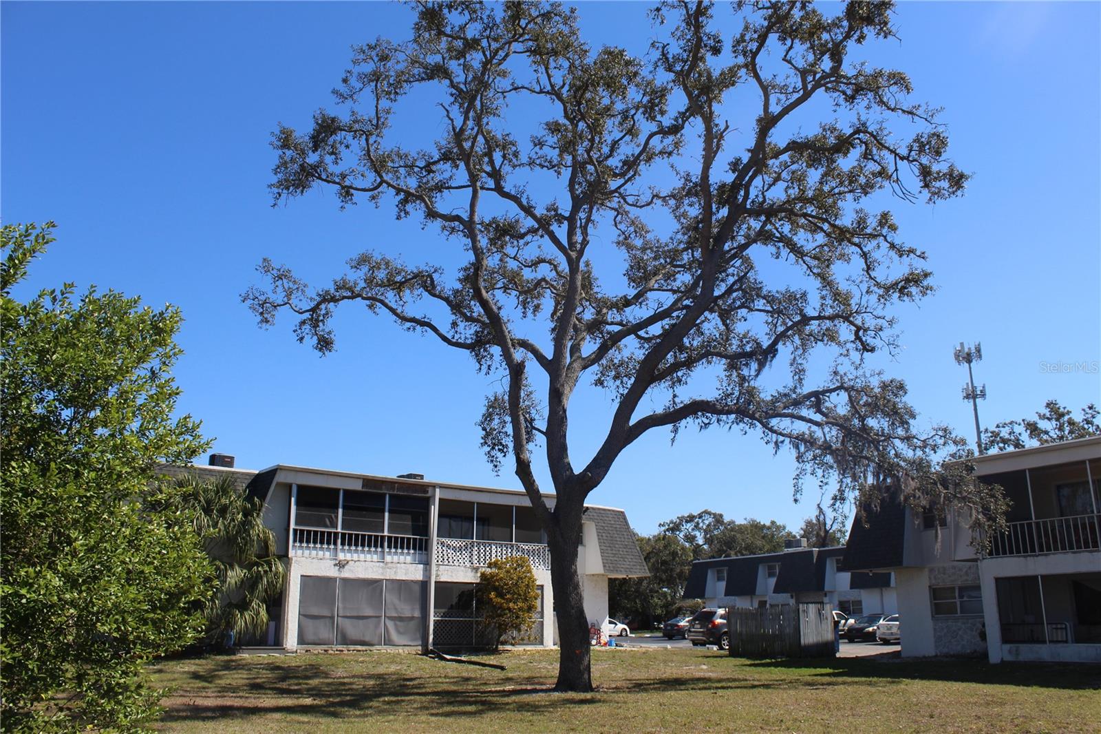 HOLIDAY OAKS CONDO - Residential Lease