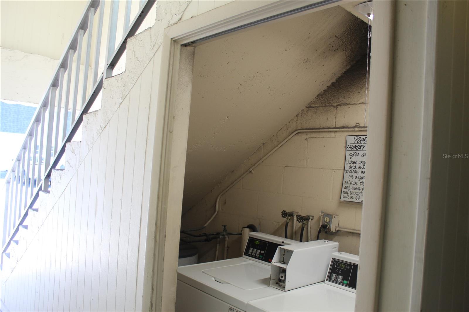 HOLIDAY OAKS CONDO - Residential Lease