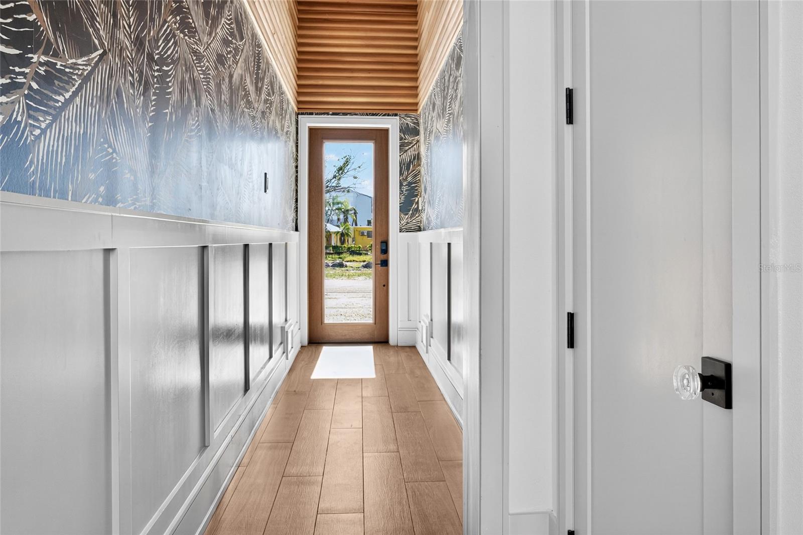 BAY MANOR - Residential