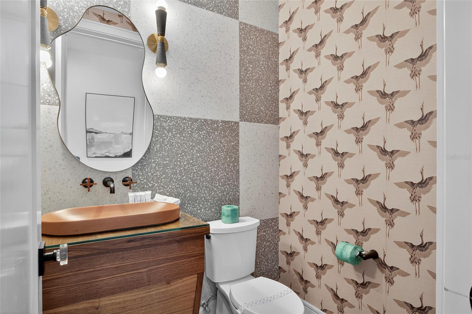 BAY MANOR - Residential