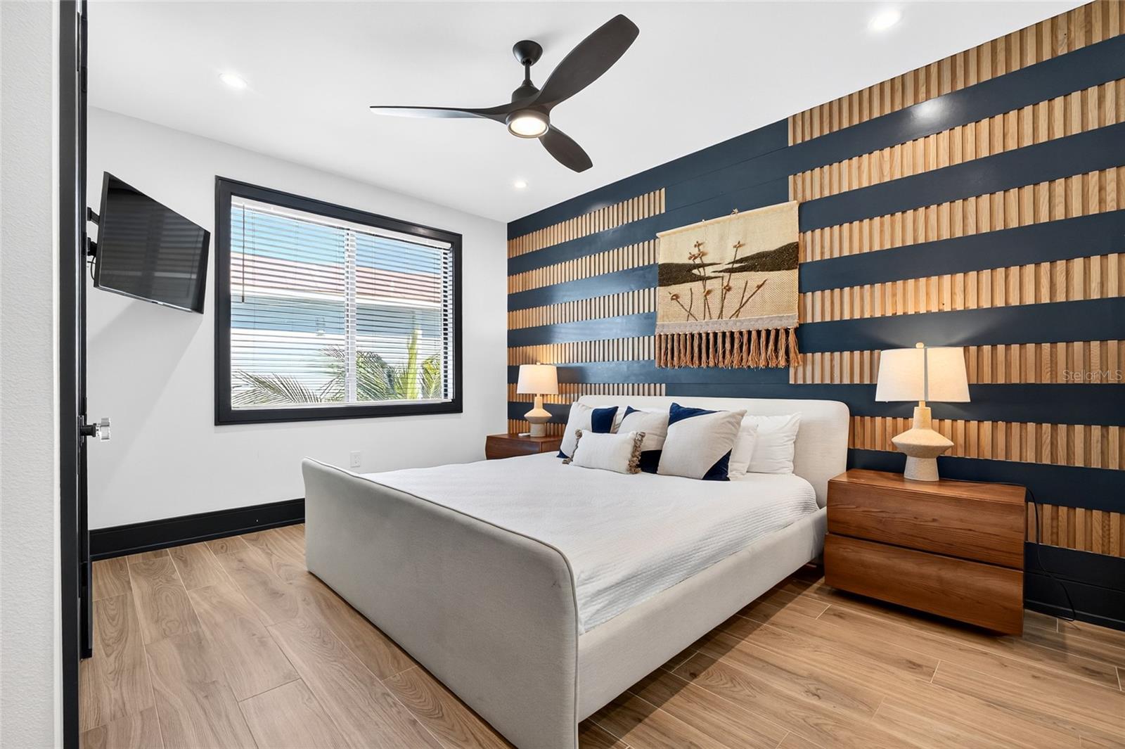 BAY MANOR - Residential