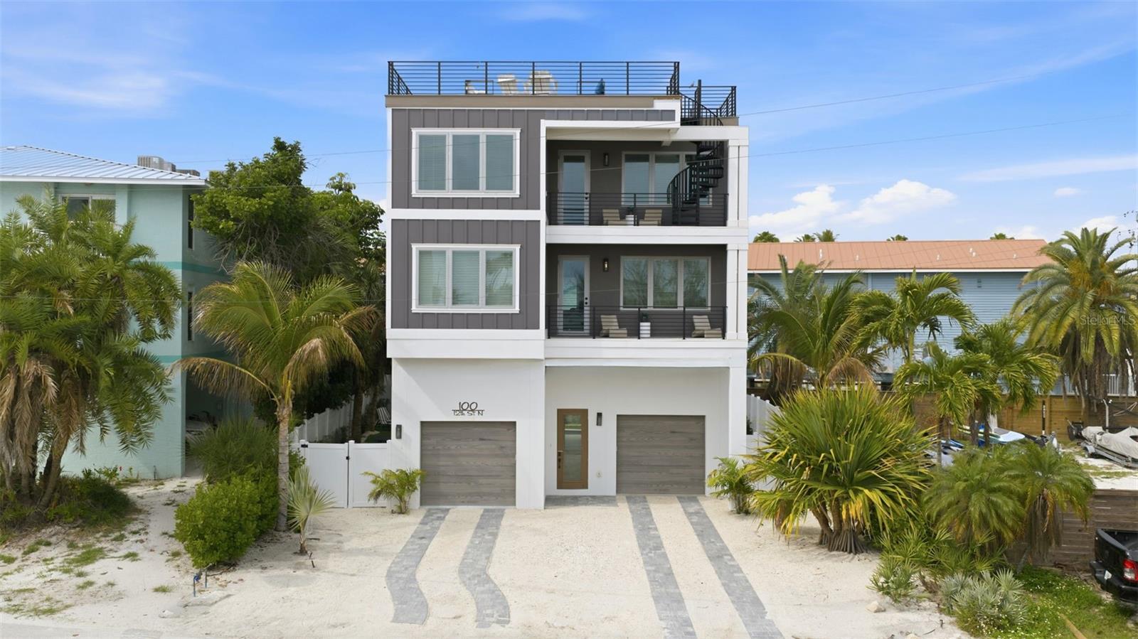 BAY MANOR - Residential