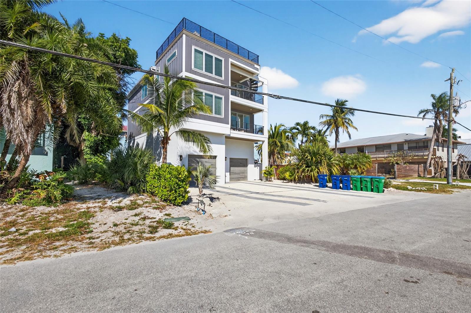 BAY MANOR - Residential