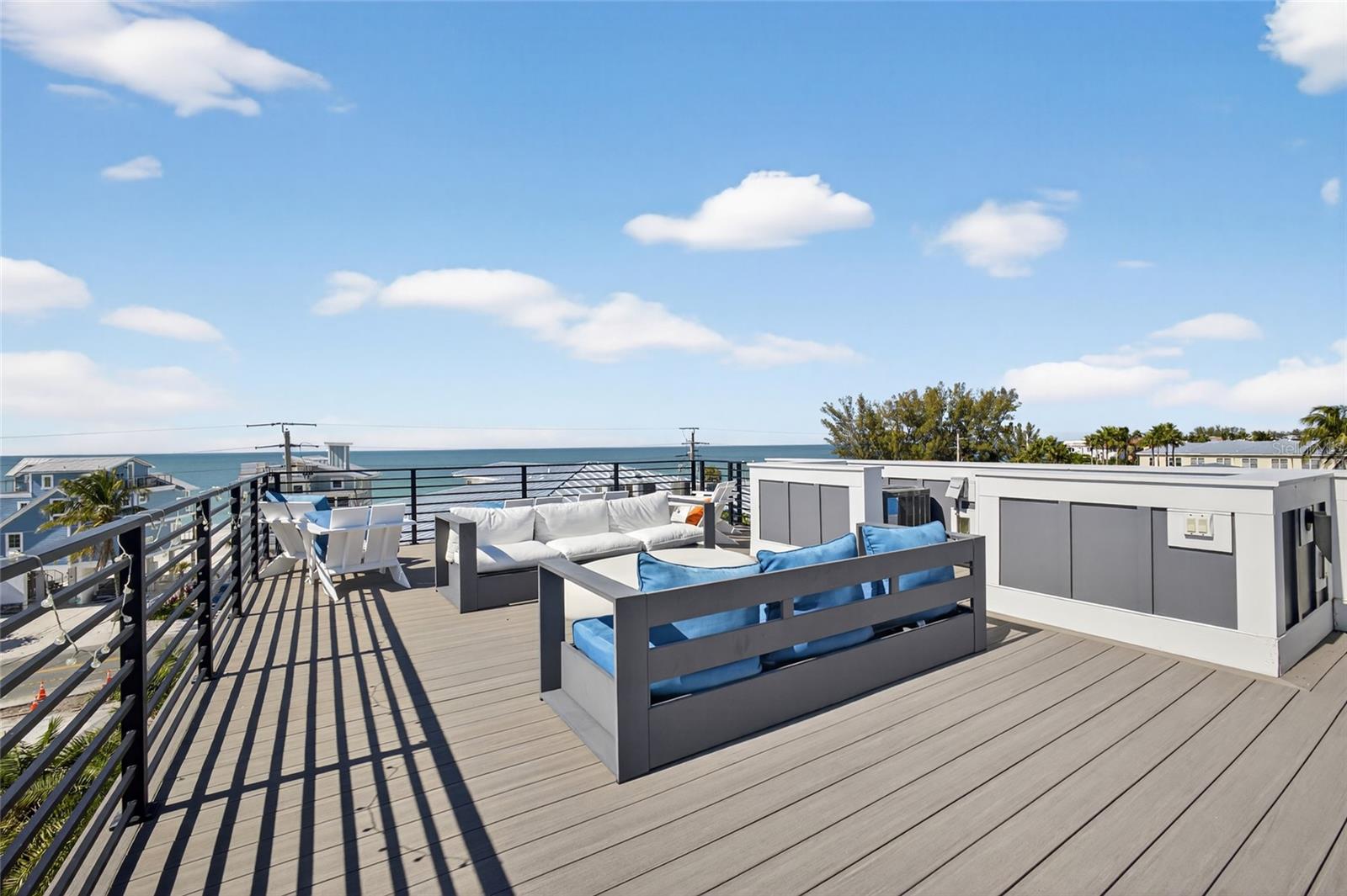 BAY MANOR - Residential