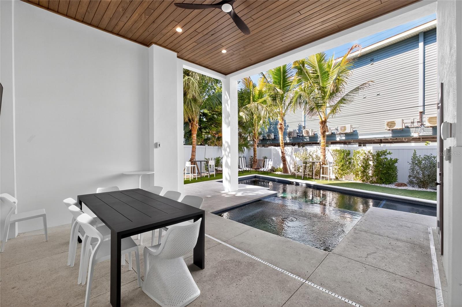 BAY MANOR - Residential