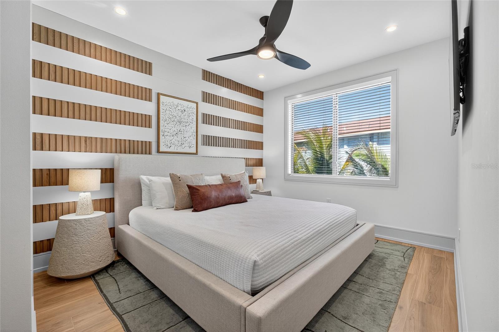 BAY MANOR - Residential