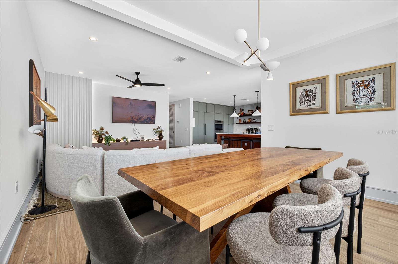 BAY MANOR - Residential