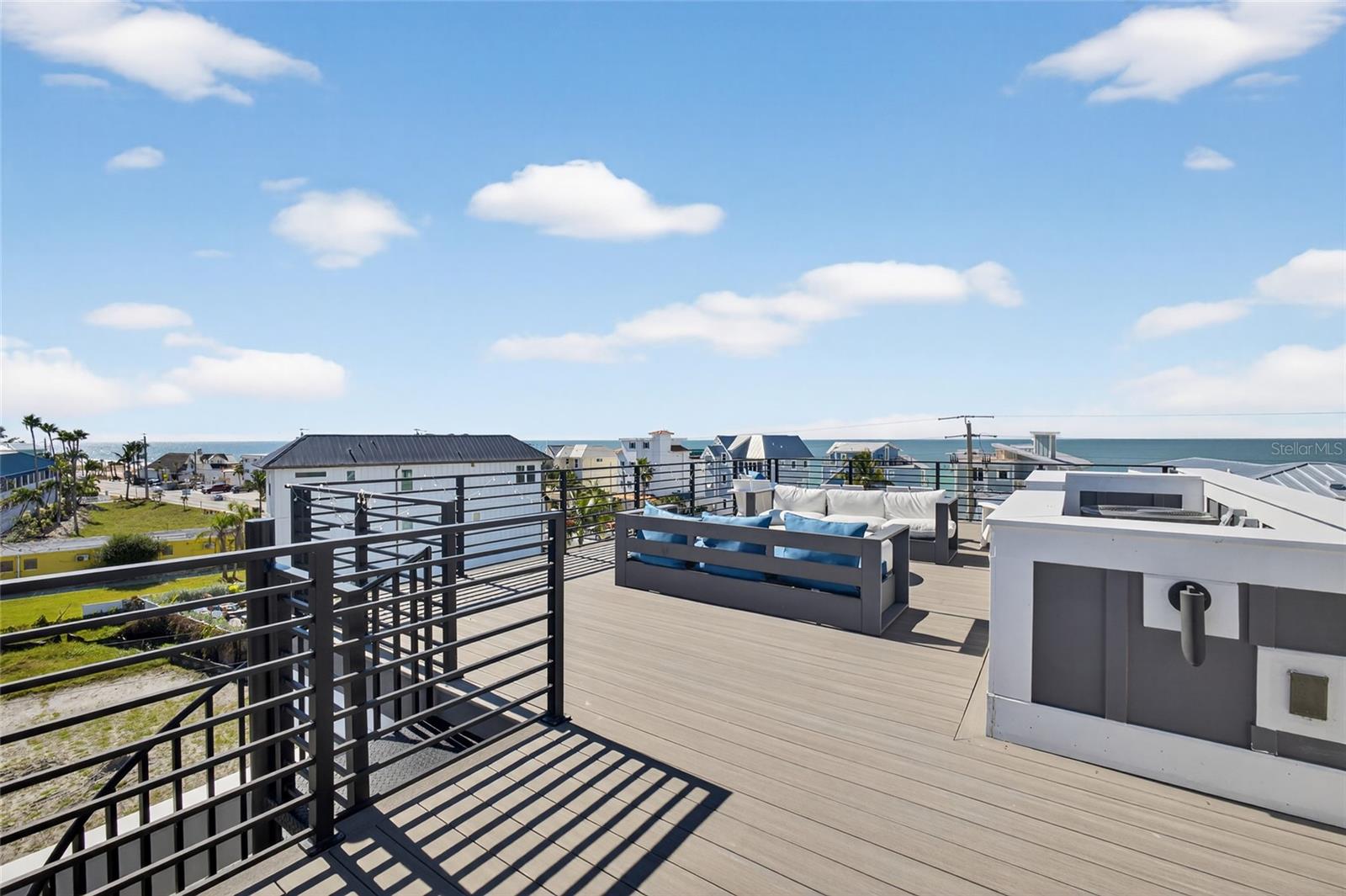 BAY MANOR - Residential