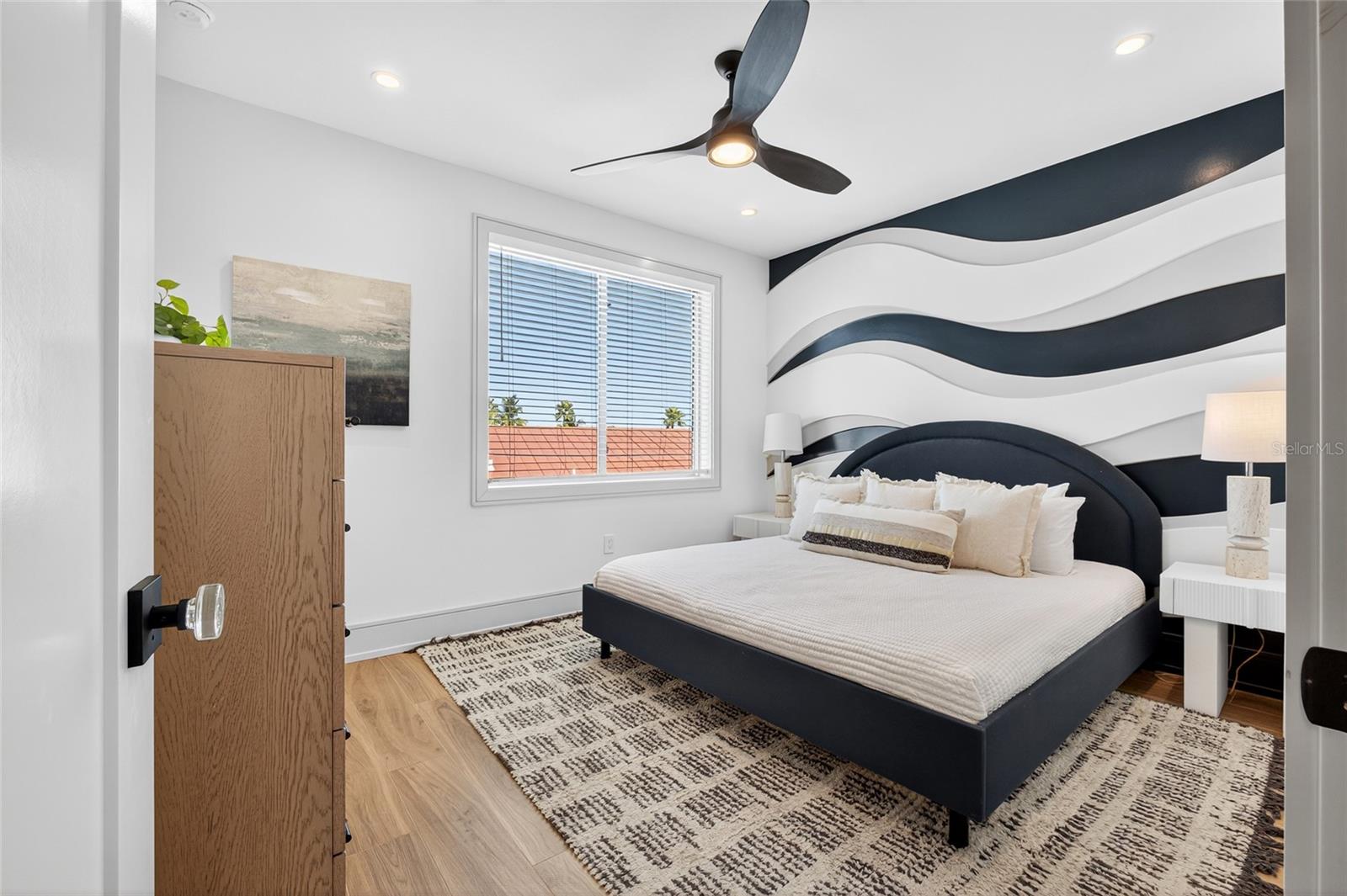 BAY MANOR - Residential