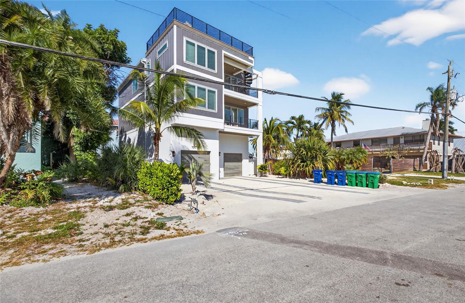 BAY MANOR - Residential