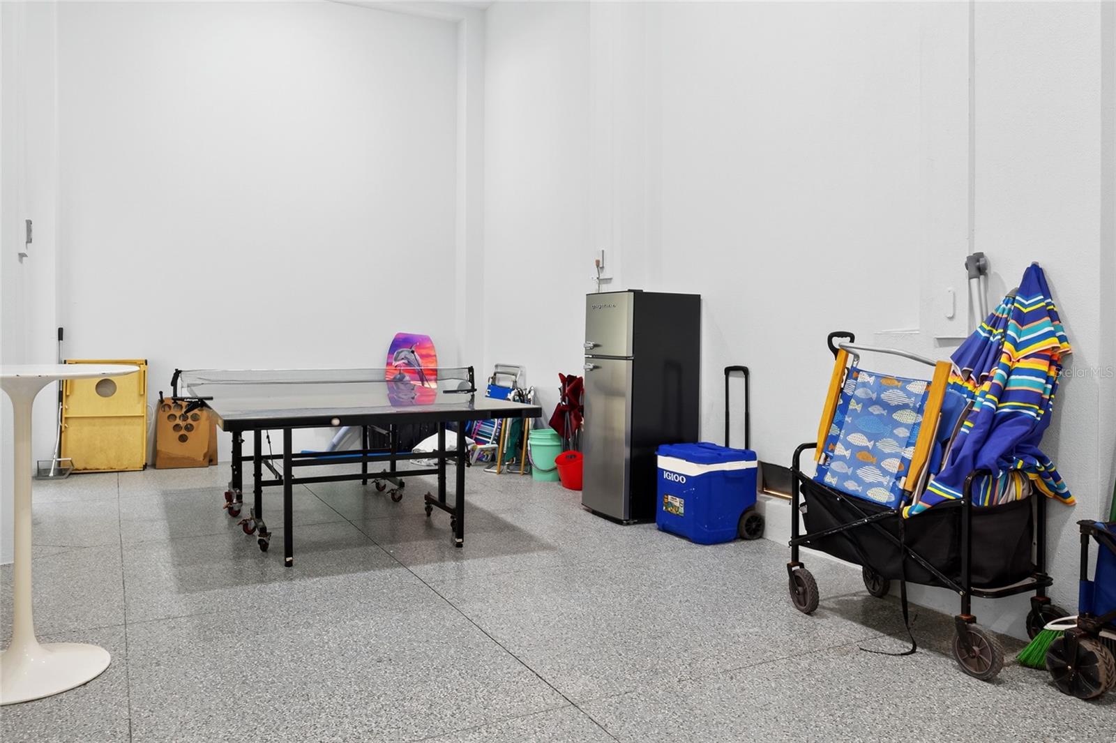 BAY MANOR - Residential