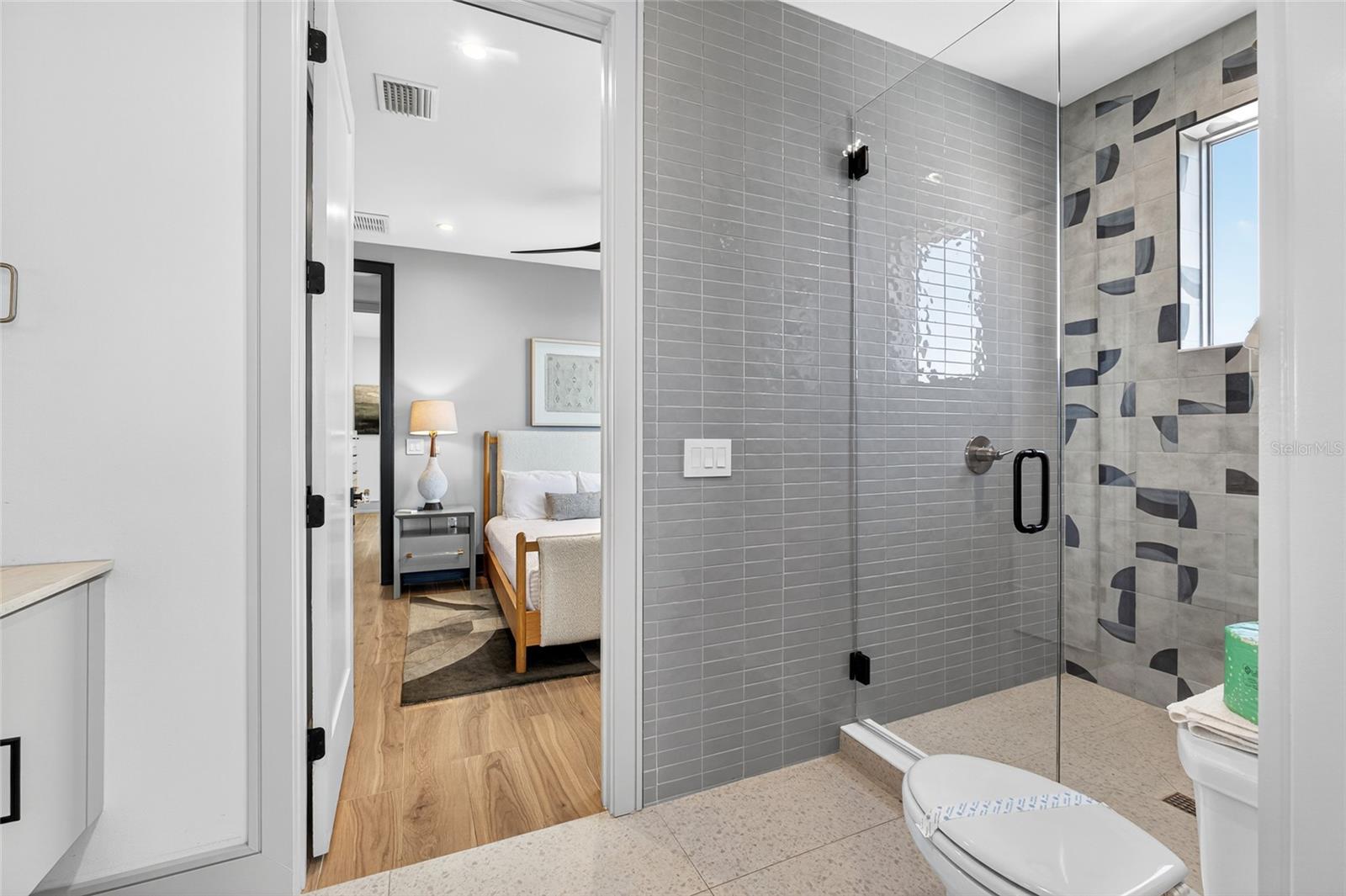 BAY MANOR - Residential