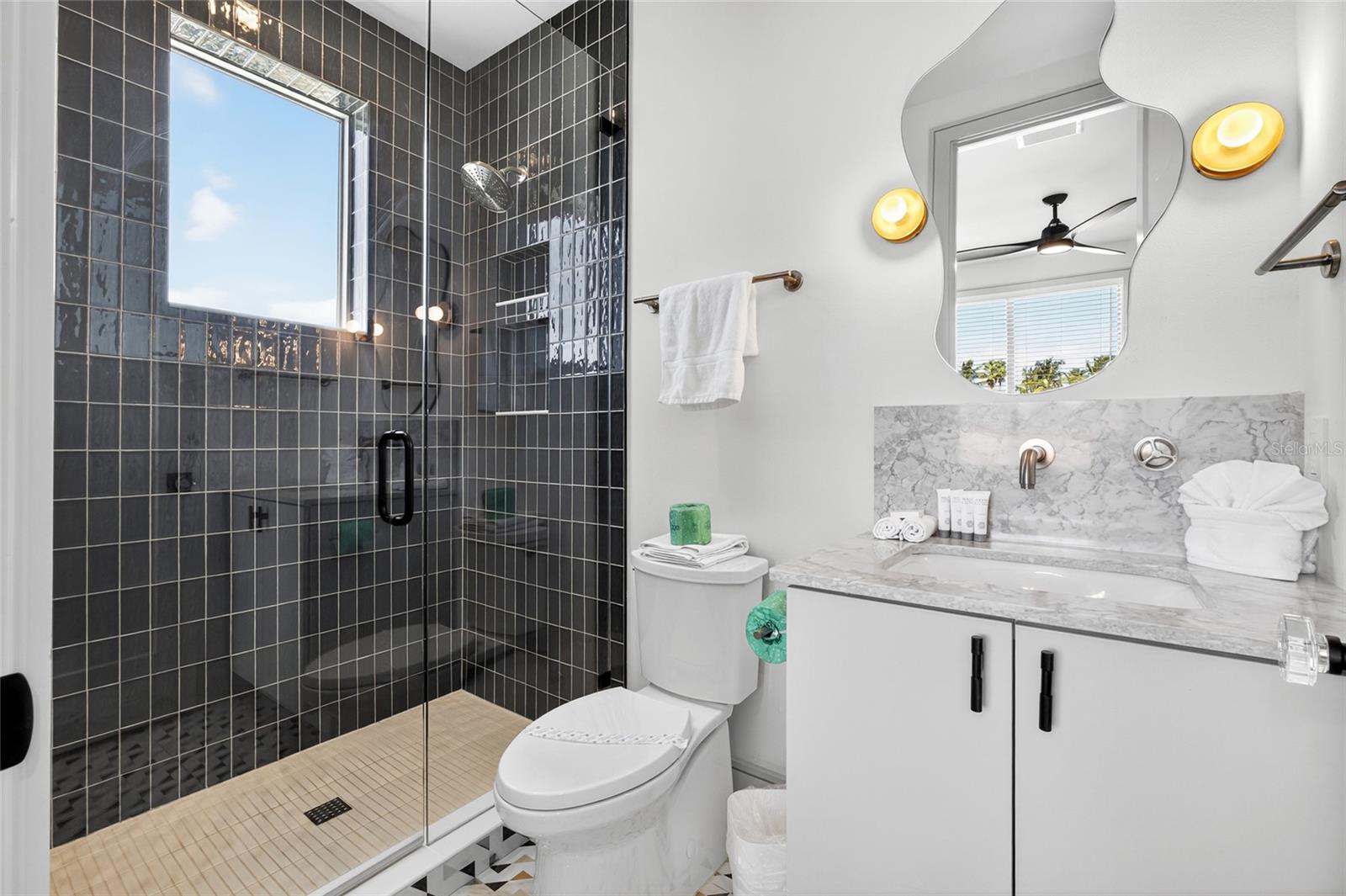 BAY MANOR - Residential