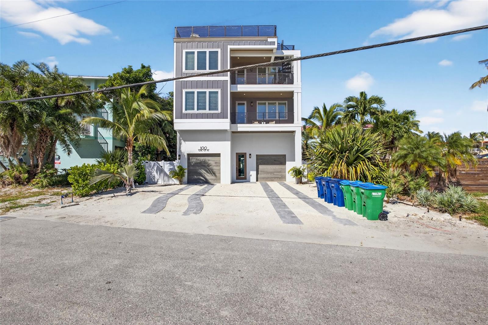 BAY MANOR - Residential