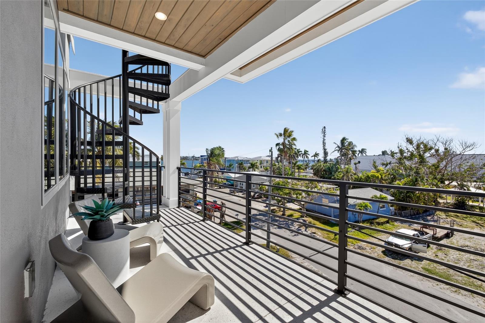 BAY MANOR - Residential