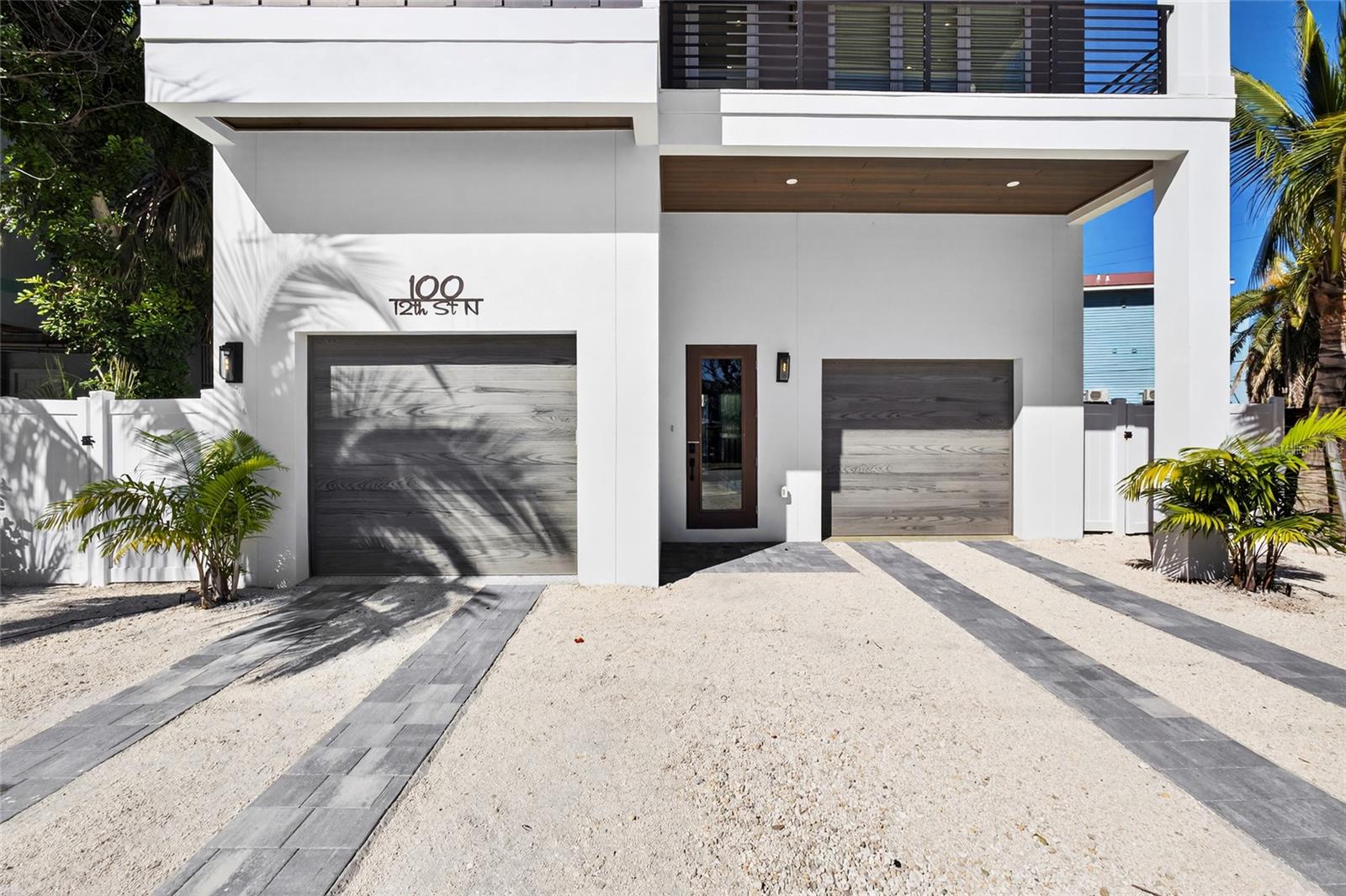 BAY MANOR - Residential