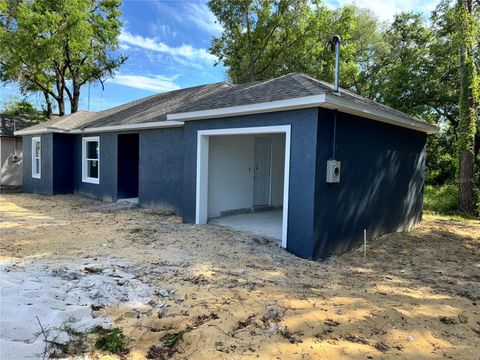 A home in LAKELAND