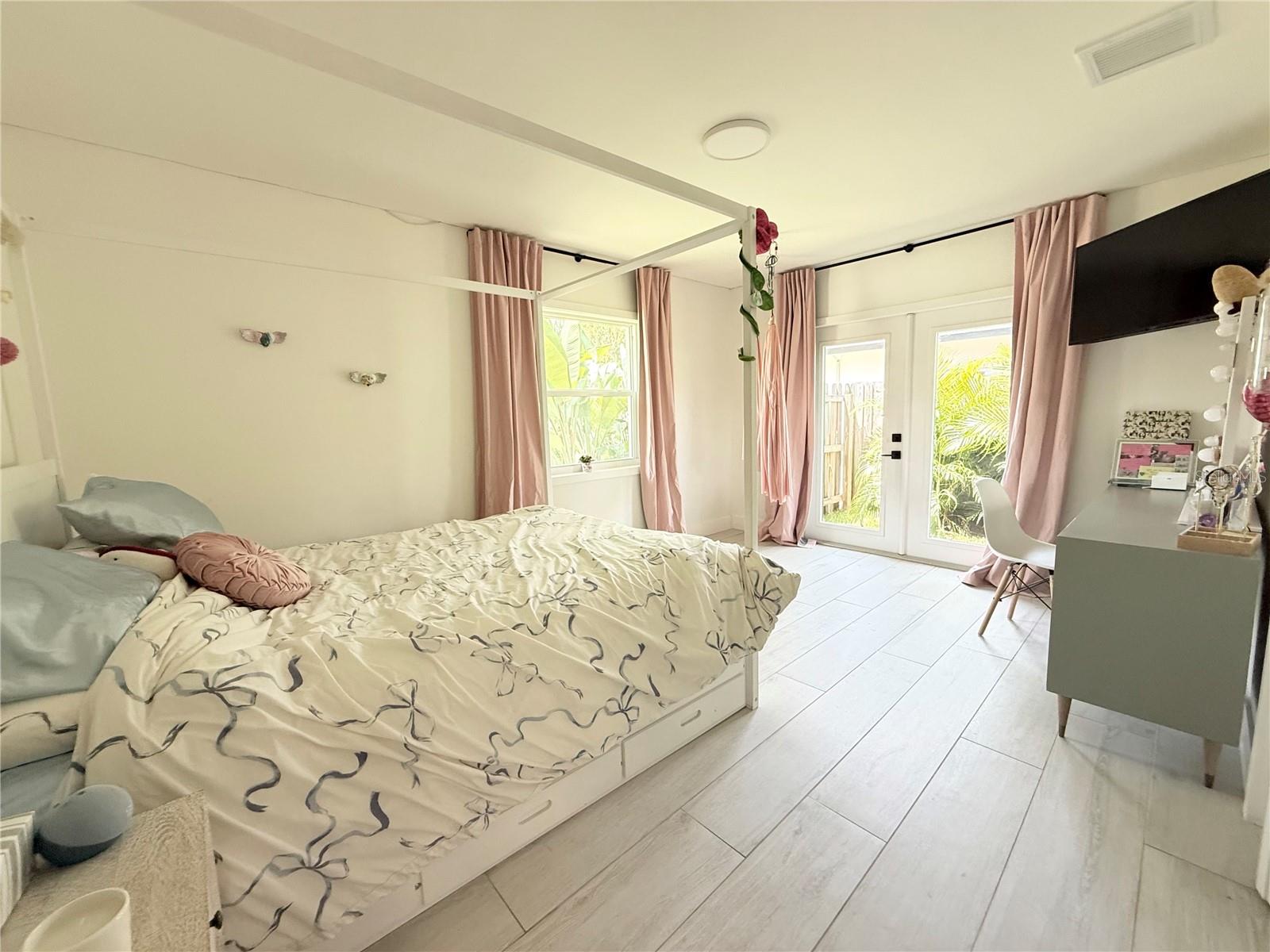 CRISP MANOR 1ST ADD - Residential