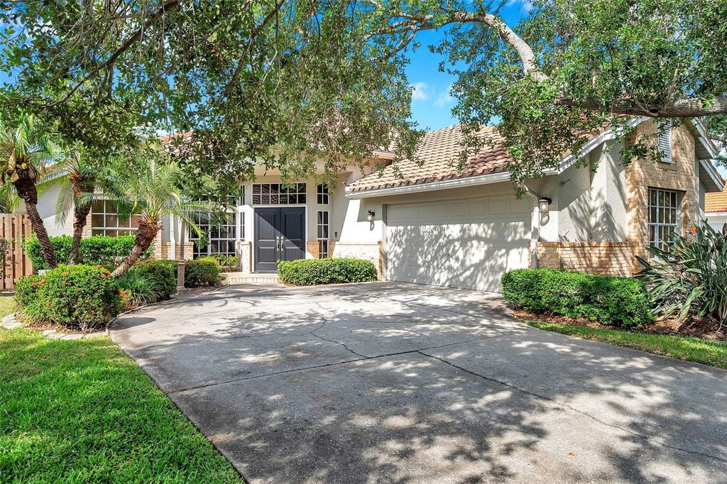 Photo of 980 Live Oak Avenue NE, St Petersburg, FL 33703 (MLS # TB8381330)