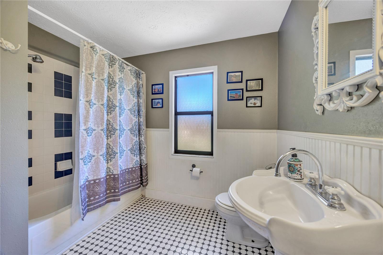 ROSANNA MAUCH ESTATES - Residential