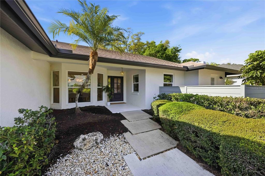 Photo of 4420 Oak View Drive, Sarasota, FL 34232 (MLS # A4687864)