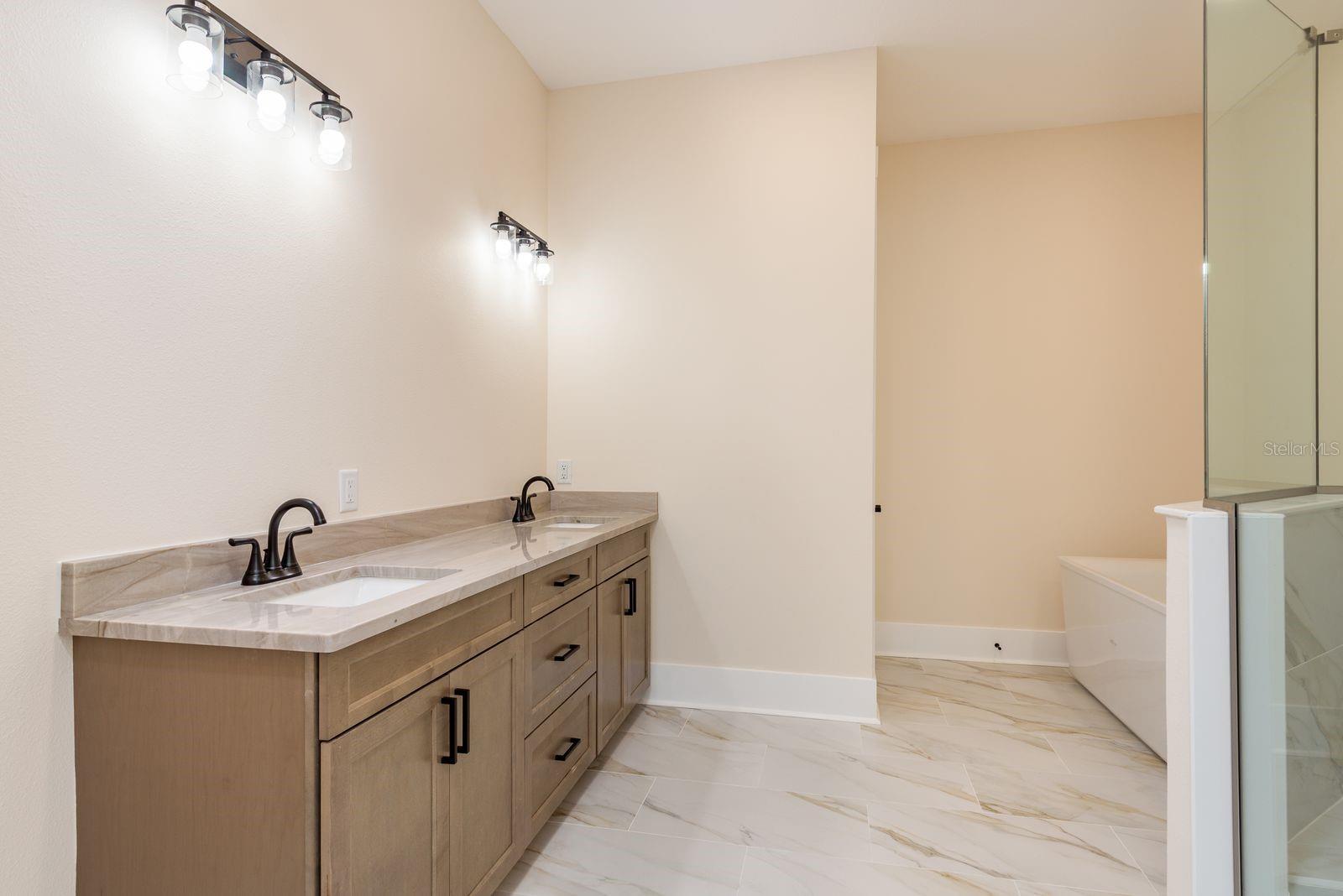 MIRA VISTA TWNHMS PH II - Residential
