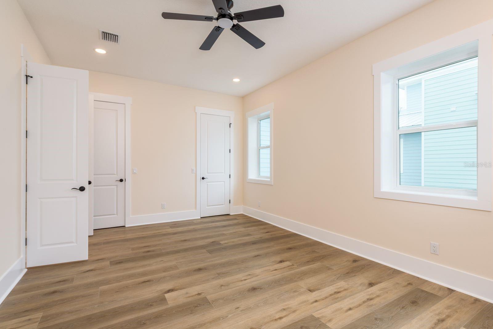 MIRA VISTA TWNHMS PH II - Residential