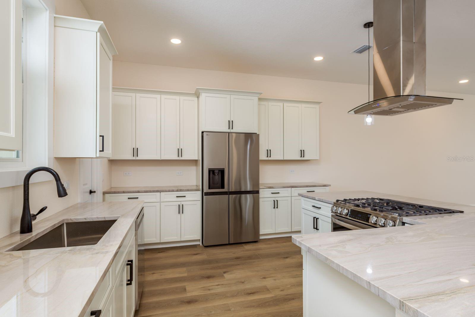 MIRA VISTA TWNHMS PH II - Residential