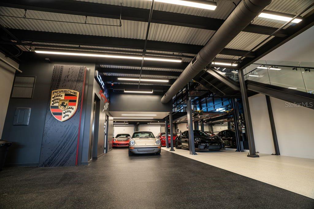 WHITFIELD ESTATES ON SARASOTA BAY I - Residential