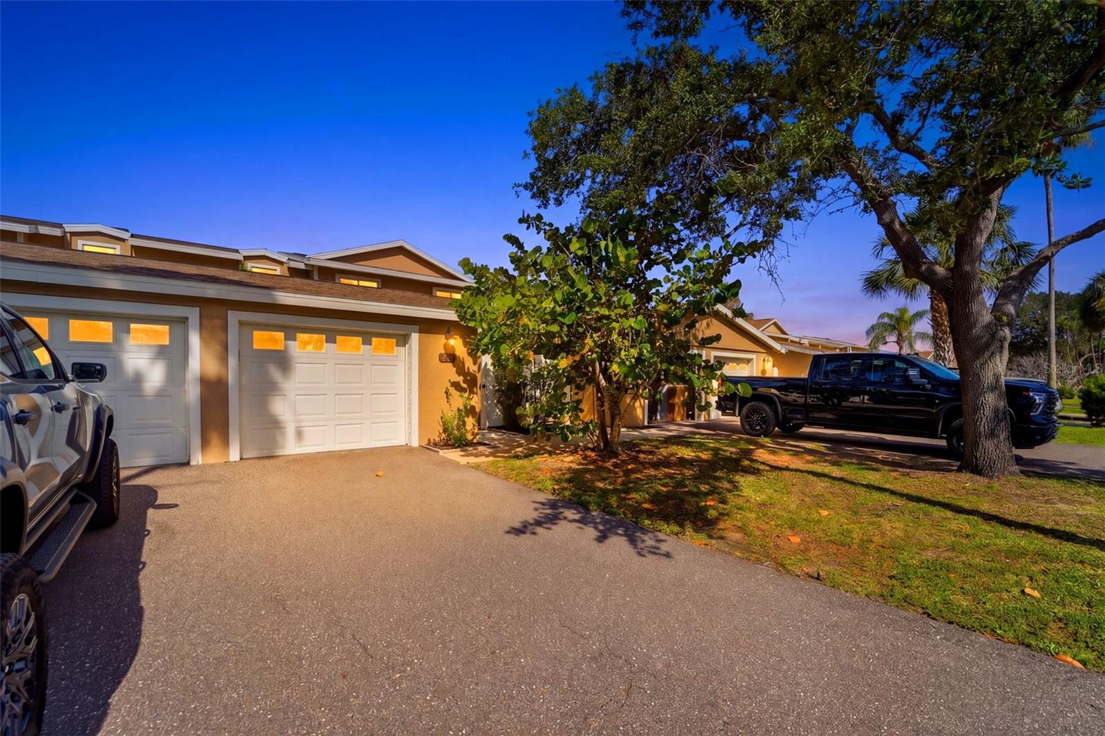 LA HACIENDA CONDO - Residential