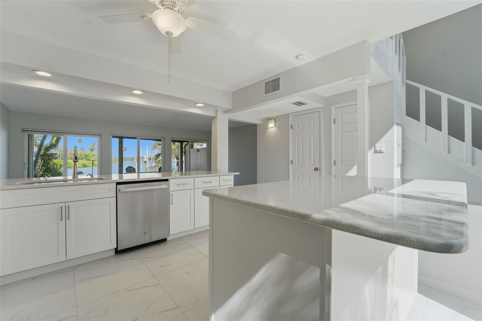 LA HACIENDA CONDO - Residential
